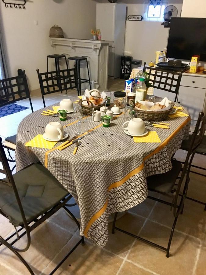 Bed and Breakfast Le Grand Coudreau Nazelles-Negron Екстер'єр фото