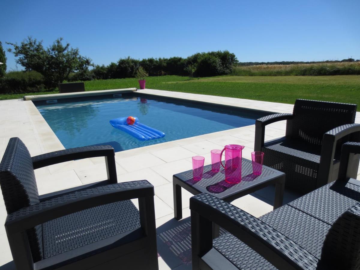 Bed and Breakfast Le Grand Coudreau Nazelles-Negron Екстер'єр фото