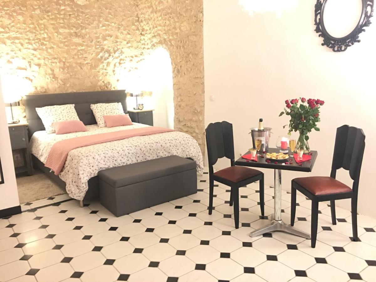 Bed and Breakfast Le Grand Coudreau Nazelles-Negron Екстер'єр фото